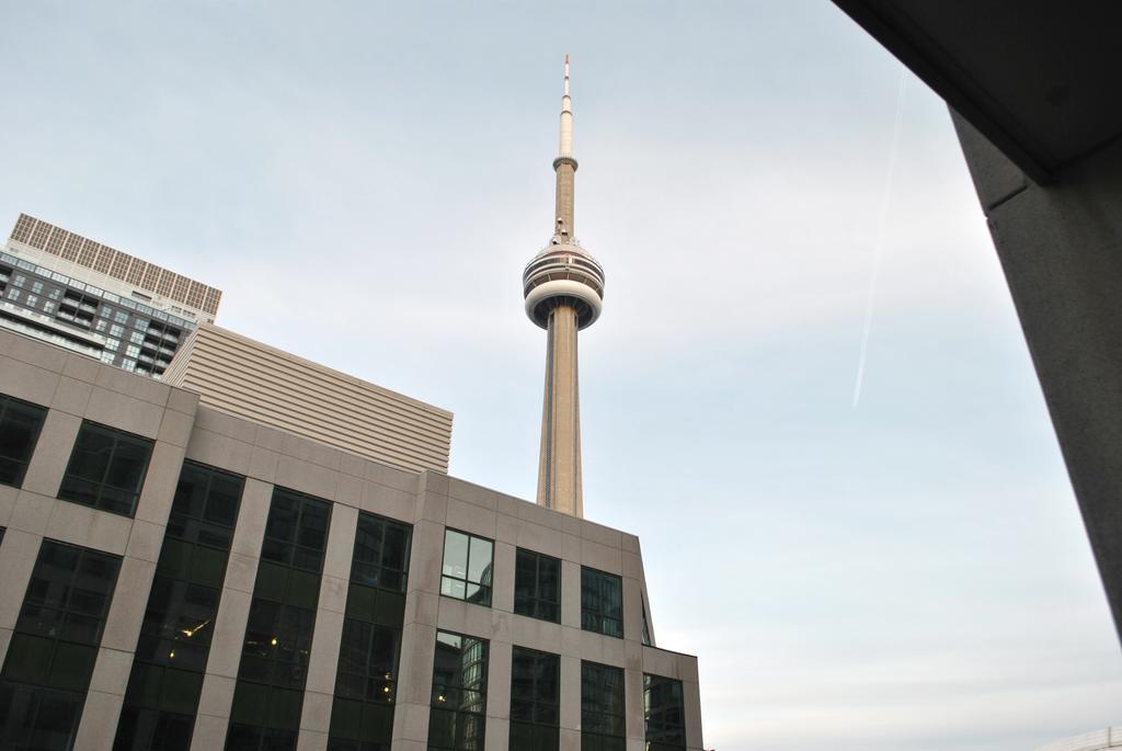 Livingsuites Toronto - 20 Blue Jays Way Exterior photo