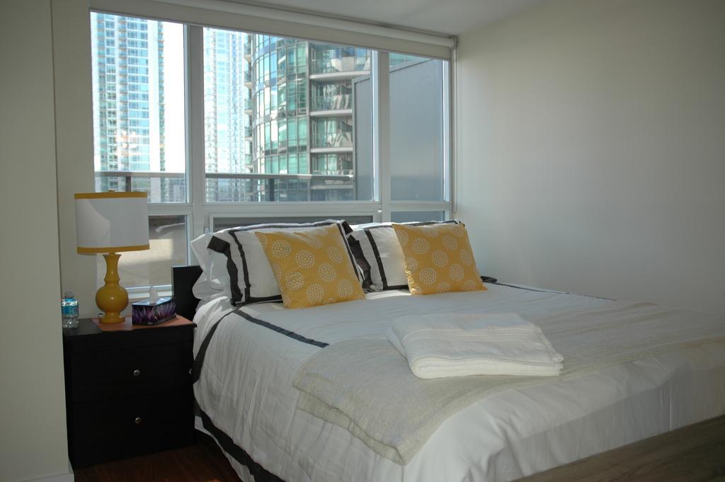 Livingsuites Toronto - 20 Blue Jays Way Exterior photo